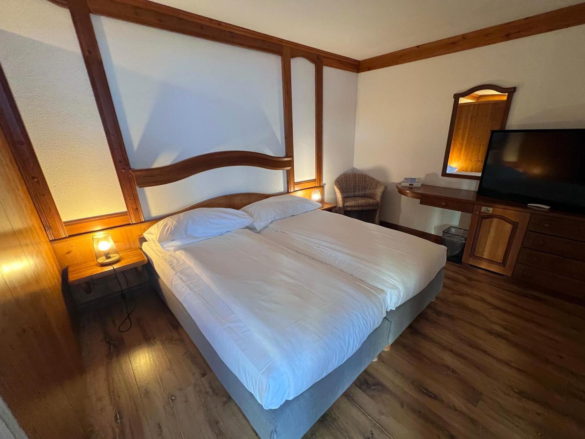 ויסונה Hotel Chalet Royal מראה חיצוני תמונה