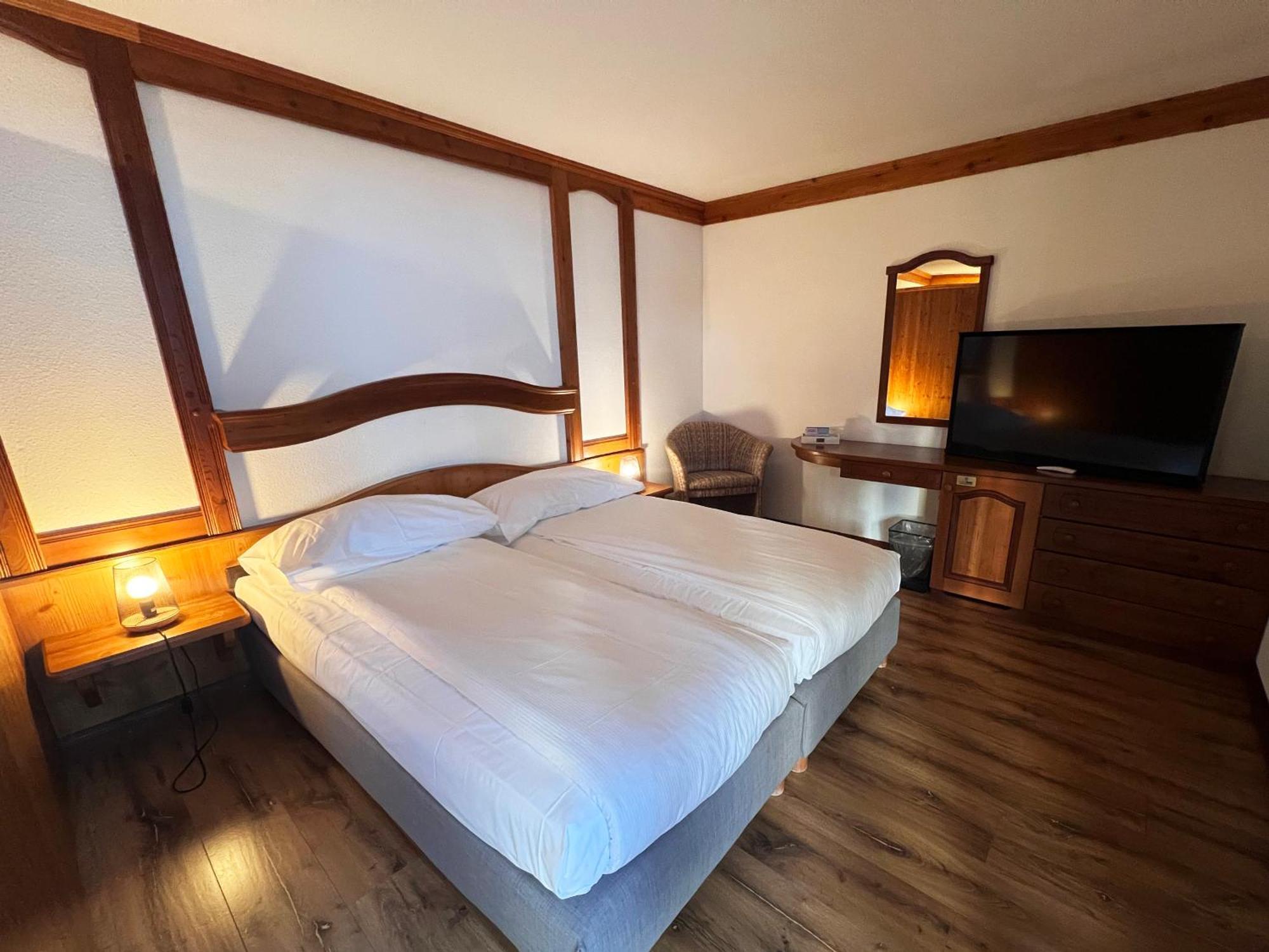 ויסונה Hotel Chalet Royal מראה חיצוני תמונה
